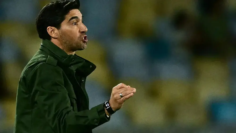 Abel admite má fase e vê Palmeiras pressionado após virada