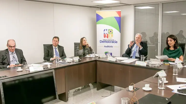 AGU aprova guia sobre uso ético de IA nas eleições