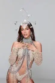 Anitta fecha carnaval com megabloco e show