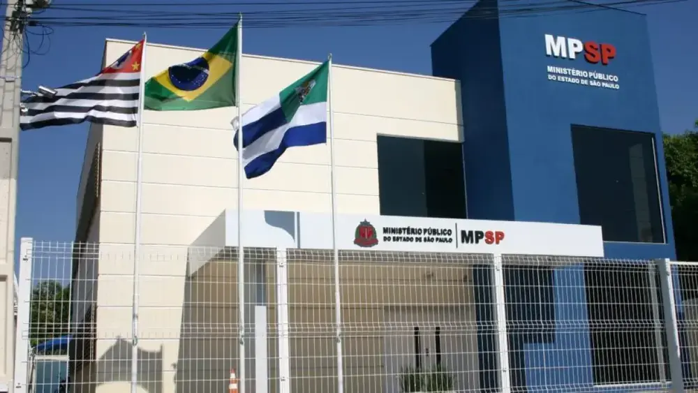 Auditor fiscal de R$ 40 mil pede justiça gratuita na Justiça