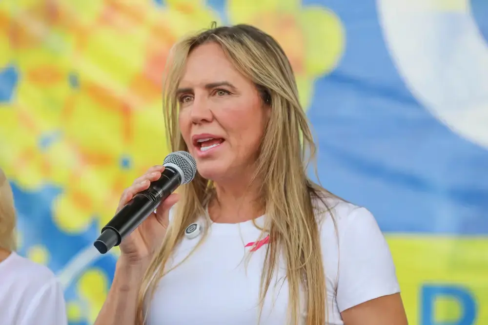 Celina Leão recebe alta e volta à agenda oficial