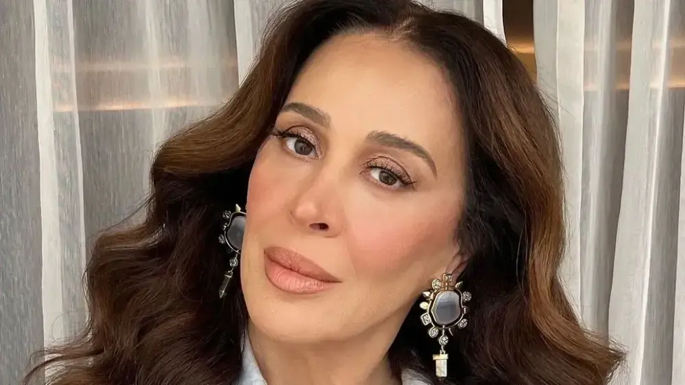 Claudia Raia relembra boatos de HIV e arrependimento por apoio a Collor