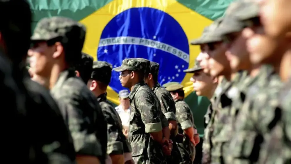 Coronel é condenado por livro que critica Exército