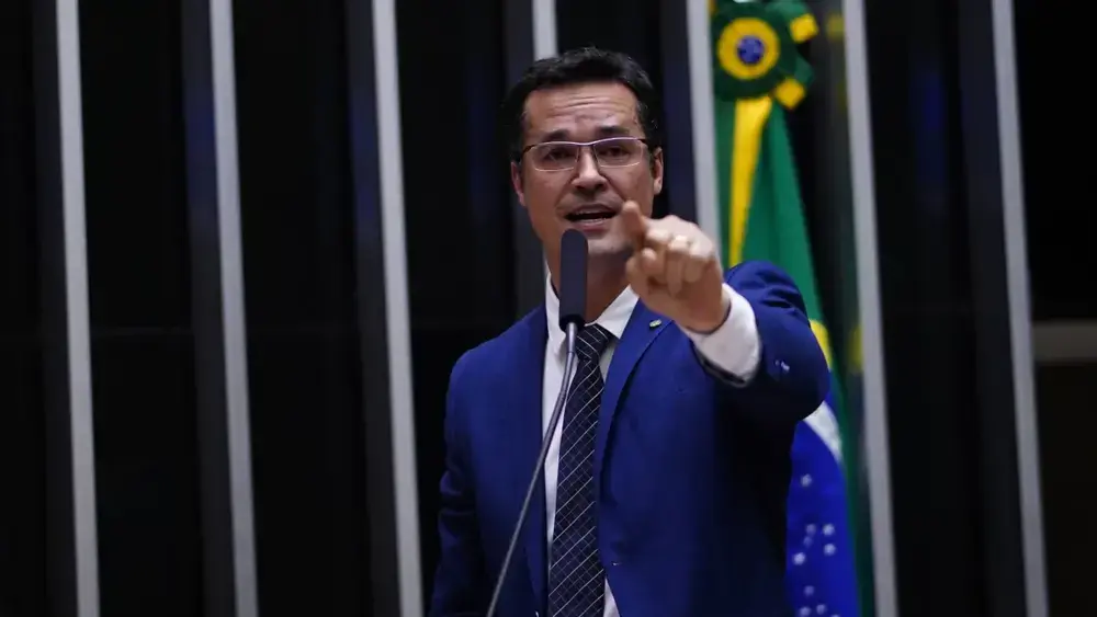 Deltan diz que pode lançar esposa ao Senado se for barrado