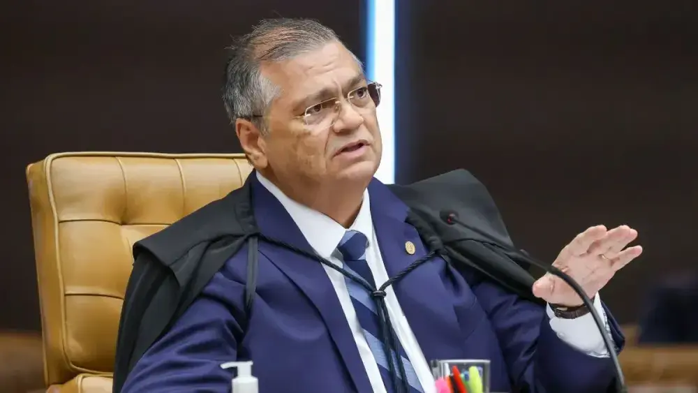 Dino manda prender secretário do MA por coação e obstrução