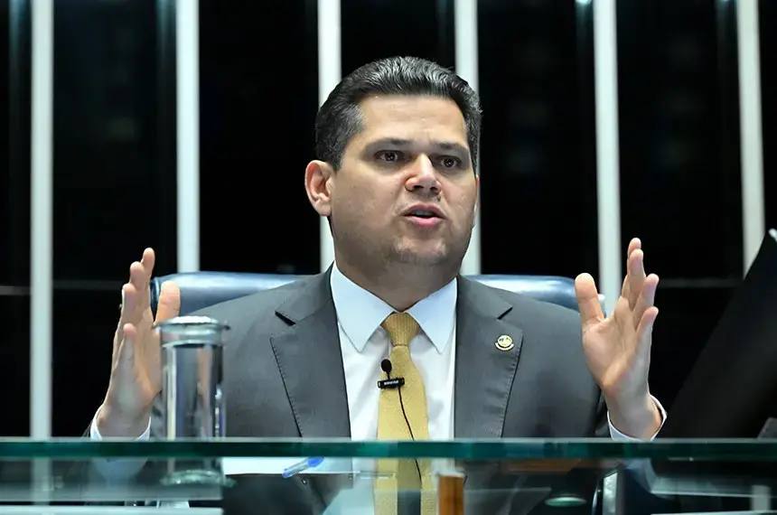 Empresários pedem adiamento da PEC 6x1, mas Alcolumbre evita compromisso