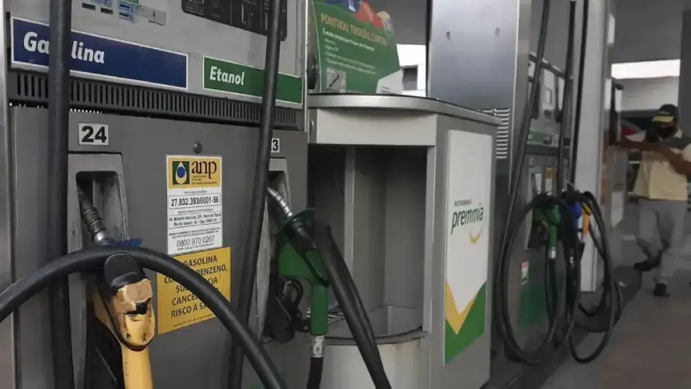 Etanol supera gasolina em 10 estados do Brasil