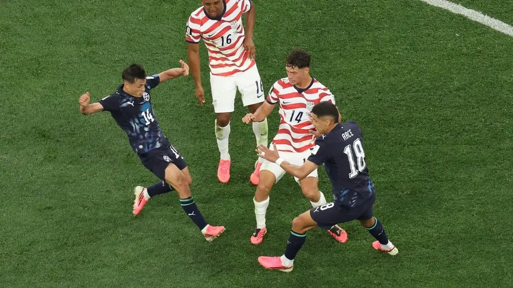 EUA estreia com goleada sobre Paraguai e assume liderança na Copa