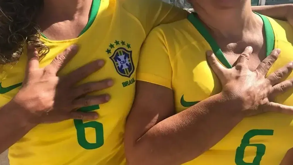 Família com seis dedos em Brasília inspira Brasil na luta pelo hexa