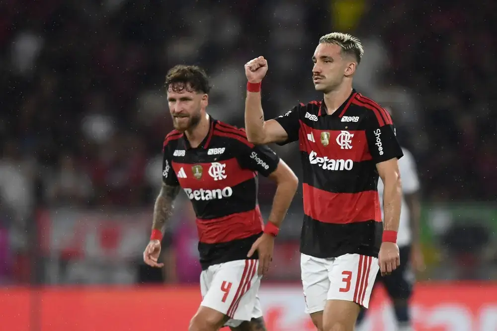 Flamengo empata com Athletico e segue a 4 pontos do líder Palmeiras