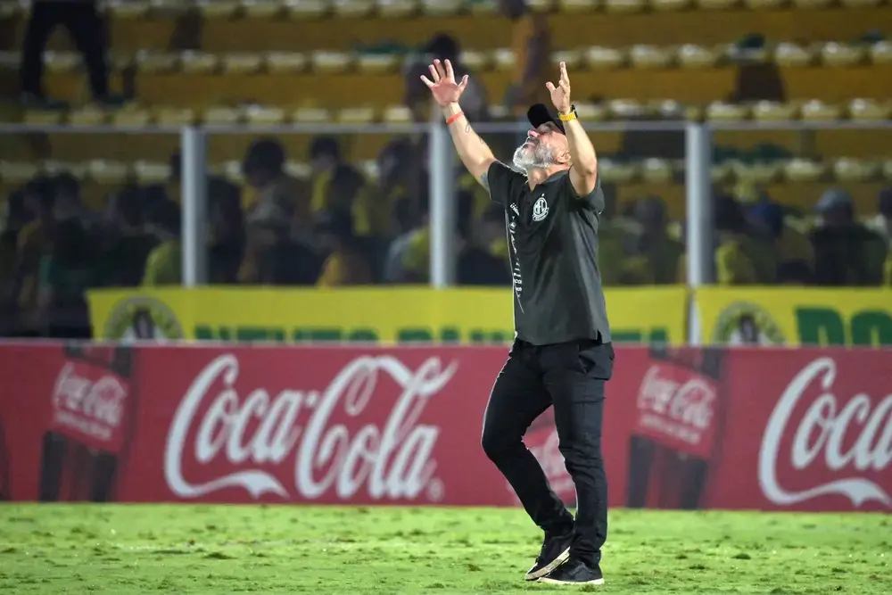 Fluminense perde para Mirassol e fica fora da briga pela liderança