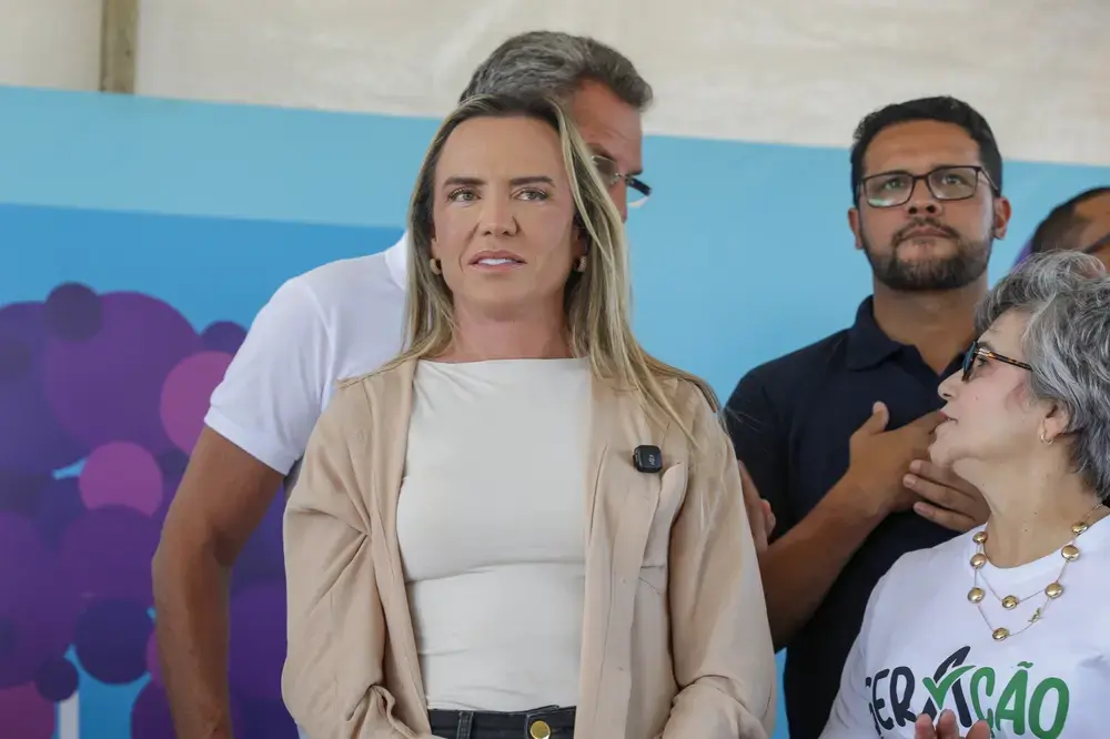 Governadora Celina Leão segue internada para drenagem no pulmão
