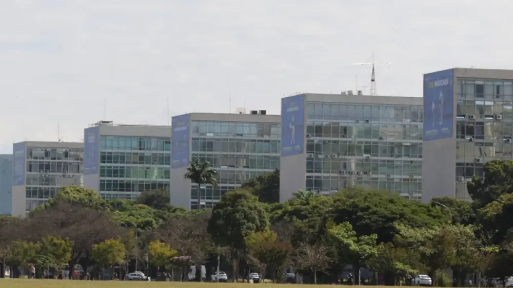 Governo libera servidor mais cedo em dias de jogos do Brasil