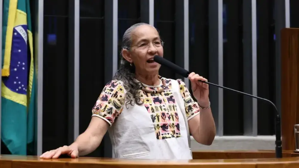 Heloísa Helena deixa Brasília com discurso e 70 projetos