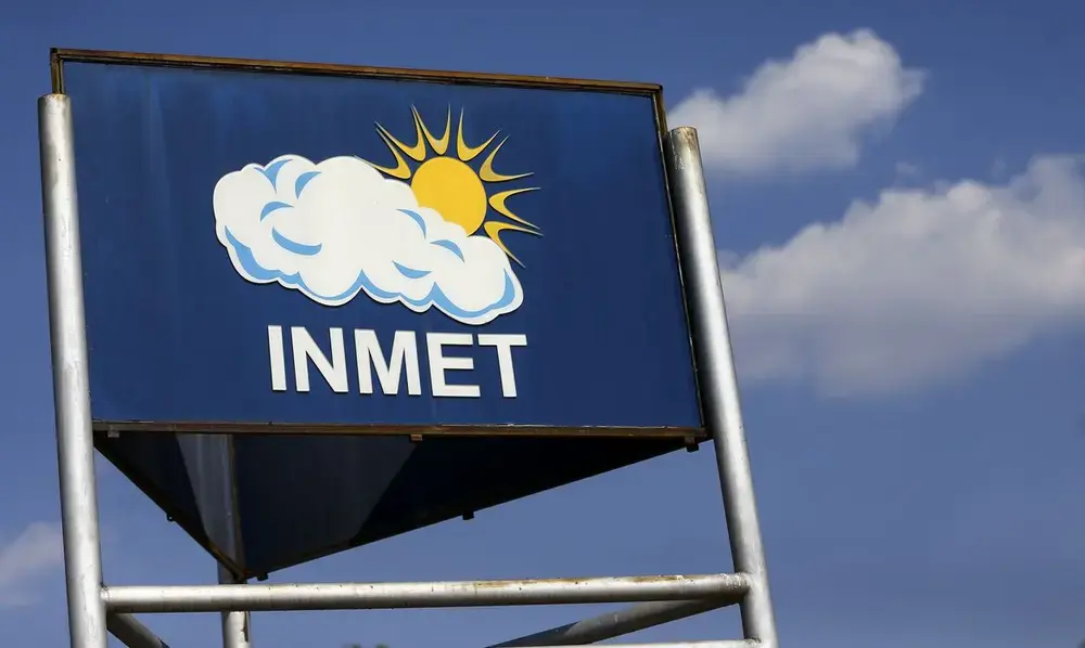 Inmet prevê fim de semana chuvoso e temporais no Sul