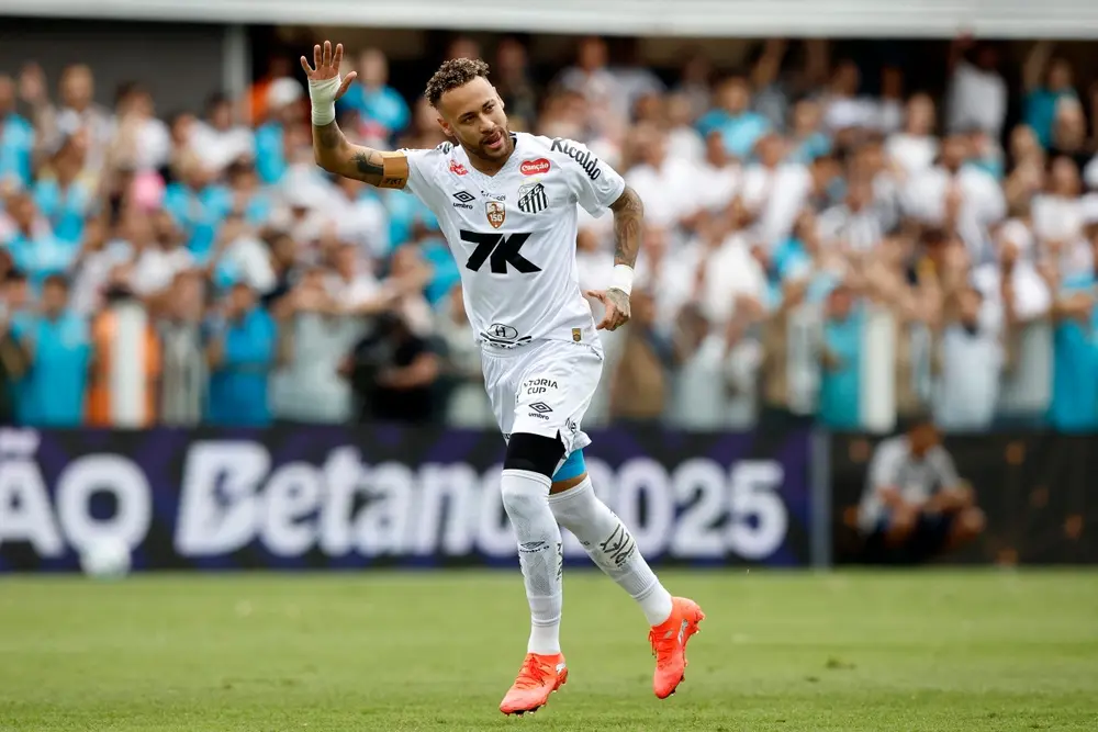 Neymar marca e Santos vence Bragantino na Vila