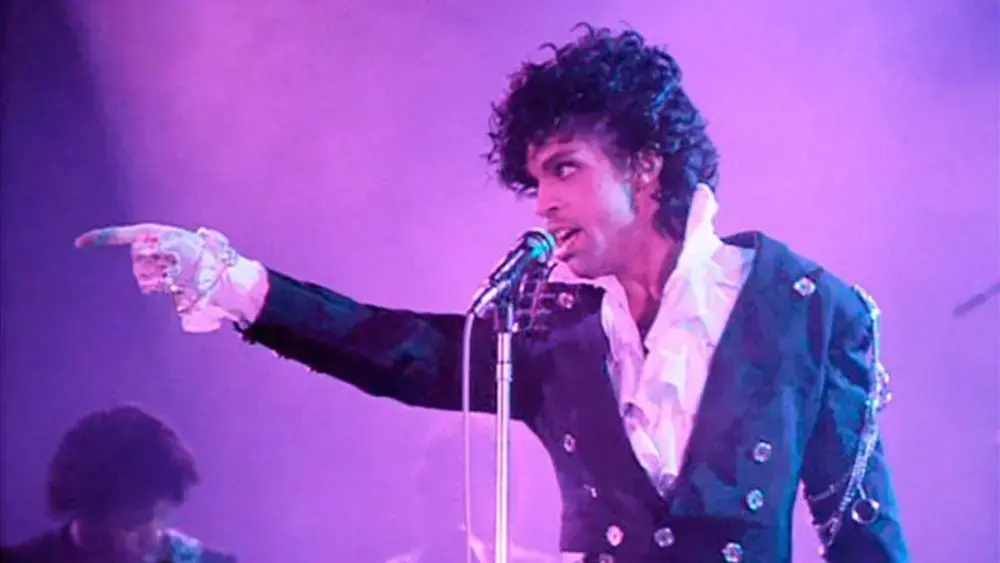 Prince: álbum póstumo com inéditas será lançado em agosto