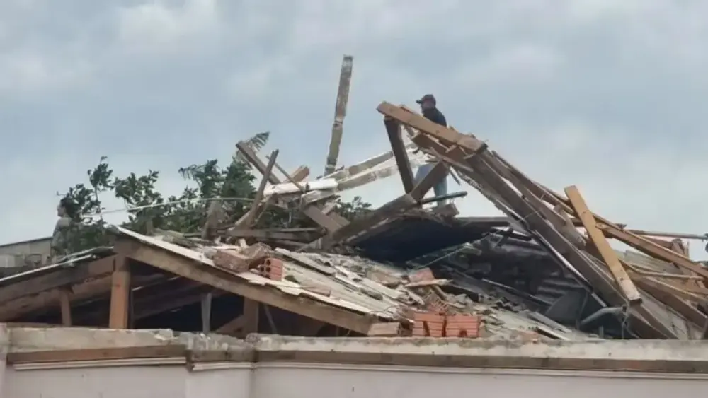 Temporal causa estragos e leva três cidades de SC a decretarem emergência