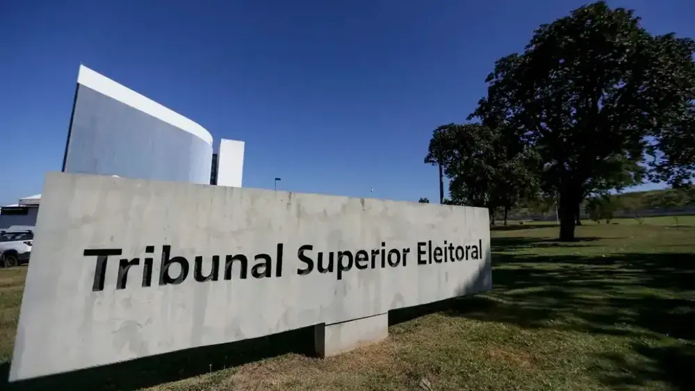TSE cria conselho para vigiar desinformação e IA nas eleições