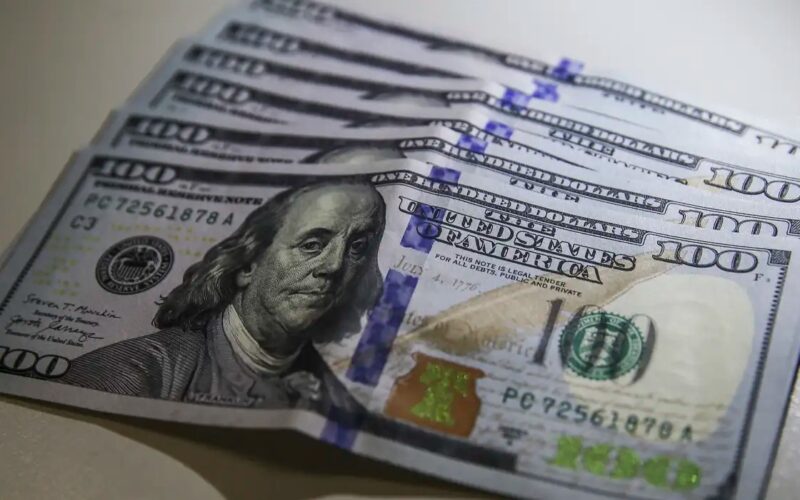 Dólar fecha a R$ 4,95, menor nível em 2 anos