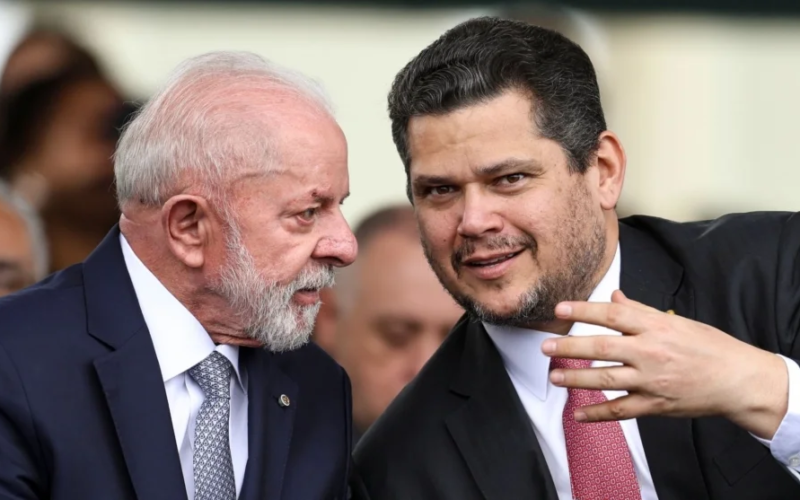 Alcolumbre busca Lula para retomar relação após derrota de Messias