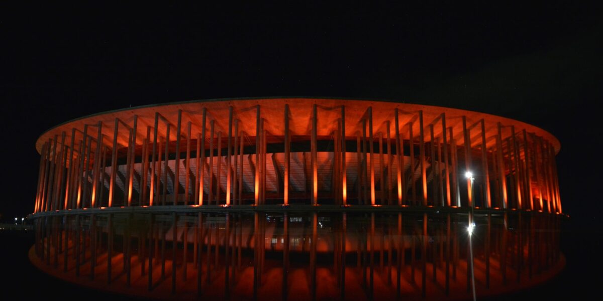 Brasília se ilumina de laranja contra exploração infantil