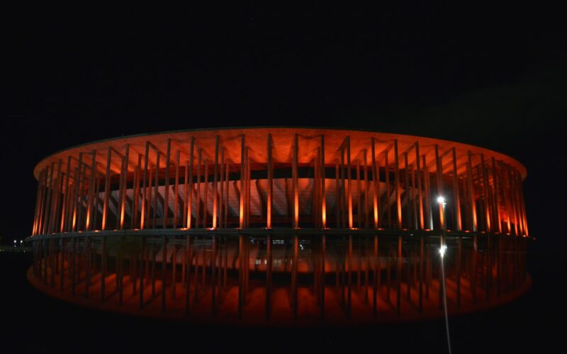 Brasília se ilumina de laranja contra exploração infantil