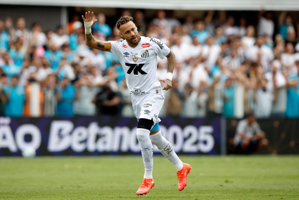 Neymar marca e Santos vence Bragantino na Vila