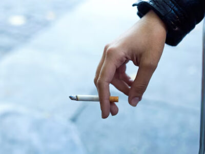 OMS alerta: sachês de nicotina avançam e miram jovens no mundo