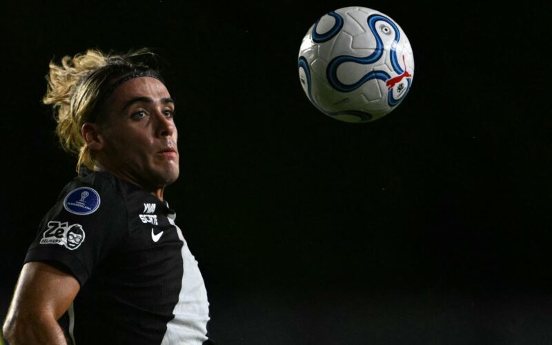 Vasco 0x3 Bragantino: torcida protesta e atinge Renato com copos