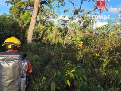 Bombeiros resgatam homem com dores após acidente em Brazlândia