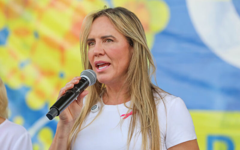 Celina Leão recebe alta e volta à agenda oficial