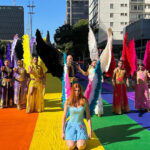 Parada LGBT+ denuncia ausência da direita e contrasta com Marcha