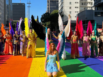 Parada LGBT+ denuncia ausência da direita e contrasta com Marcha